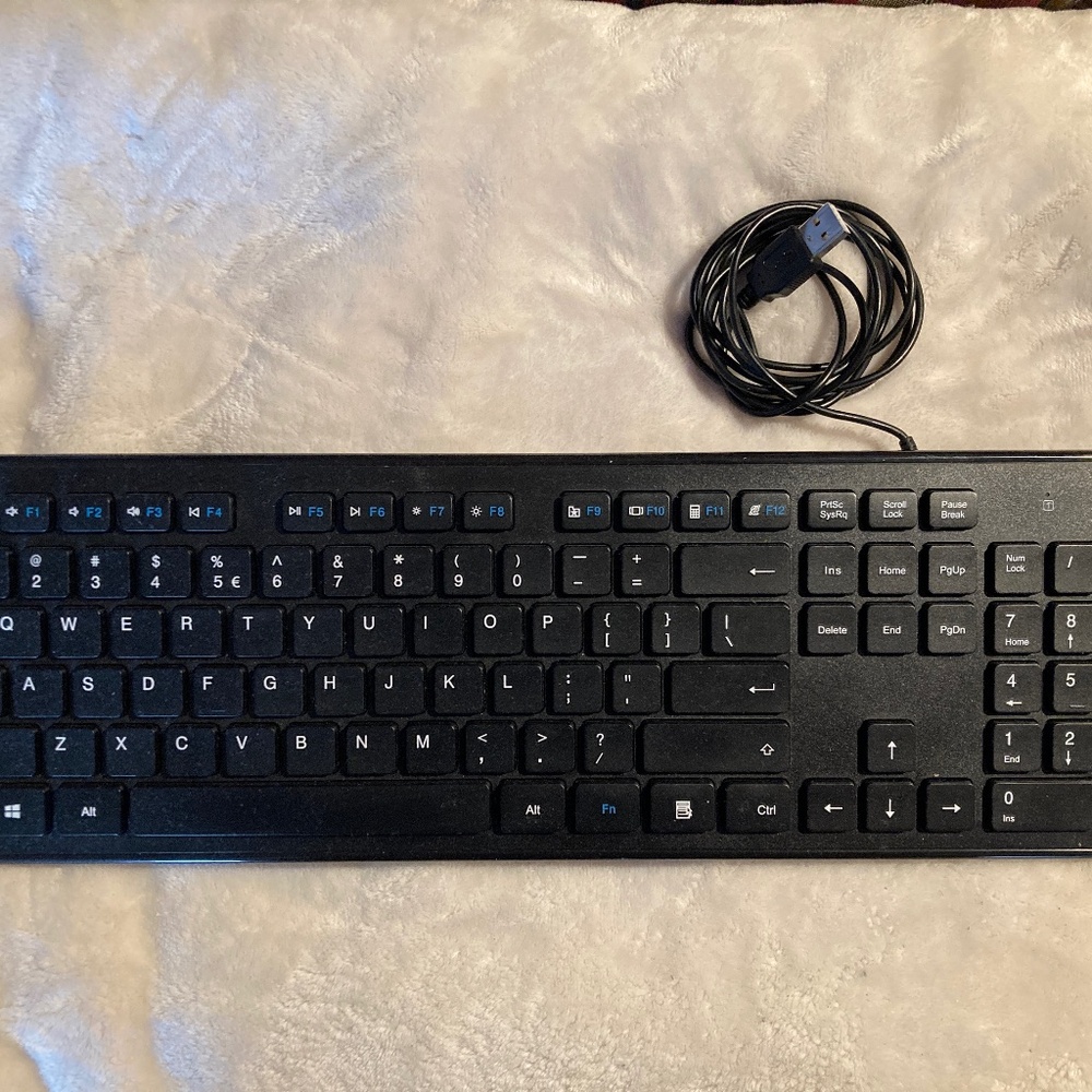 ✴️ USB Wired Keyboard - Very Good Condition